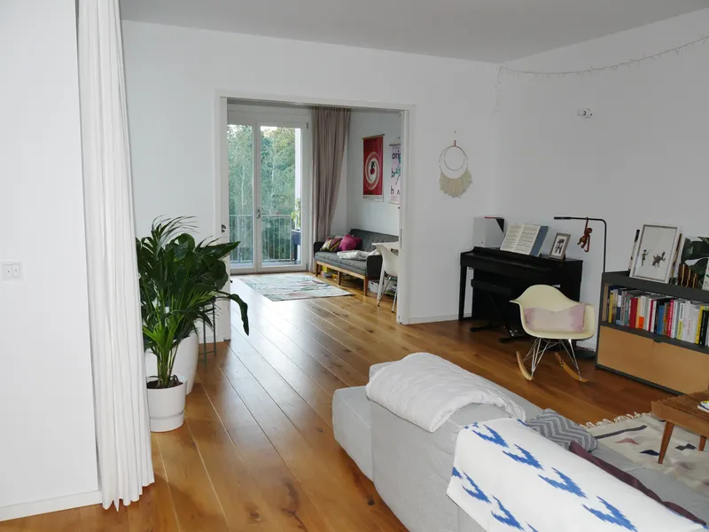 Weitläufige Wohnung mit offenem Grundriss, 2 Balkonen und 2 Bädern — photo 1